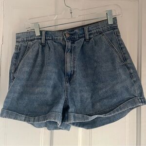 American Eagle Shorts Womens size 8 Light Wash Denim Mom Shorts with Roll Cuff‎